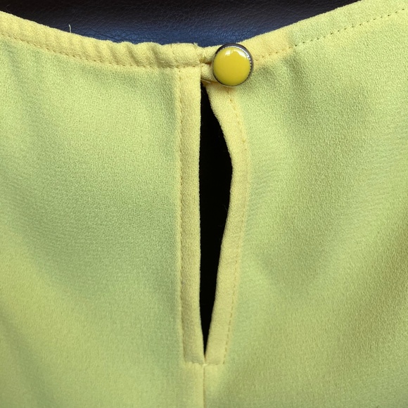 Bright yellow blouse size 8P - Picture 3 of 3
